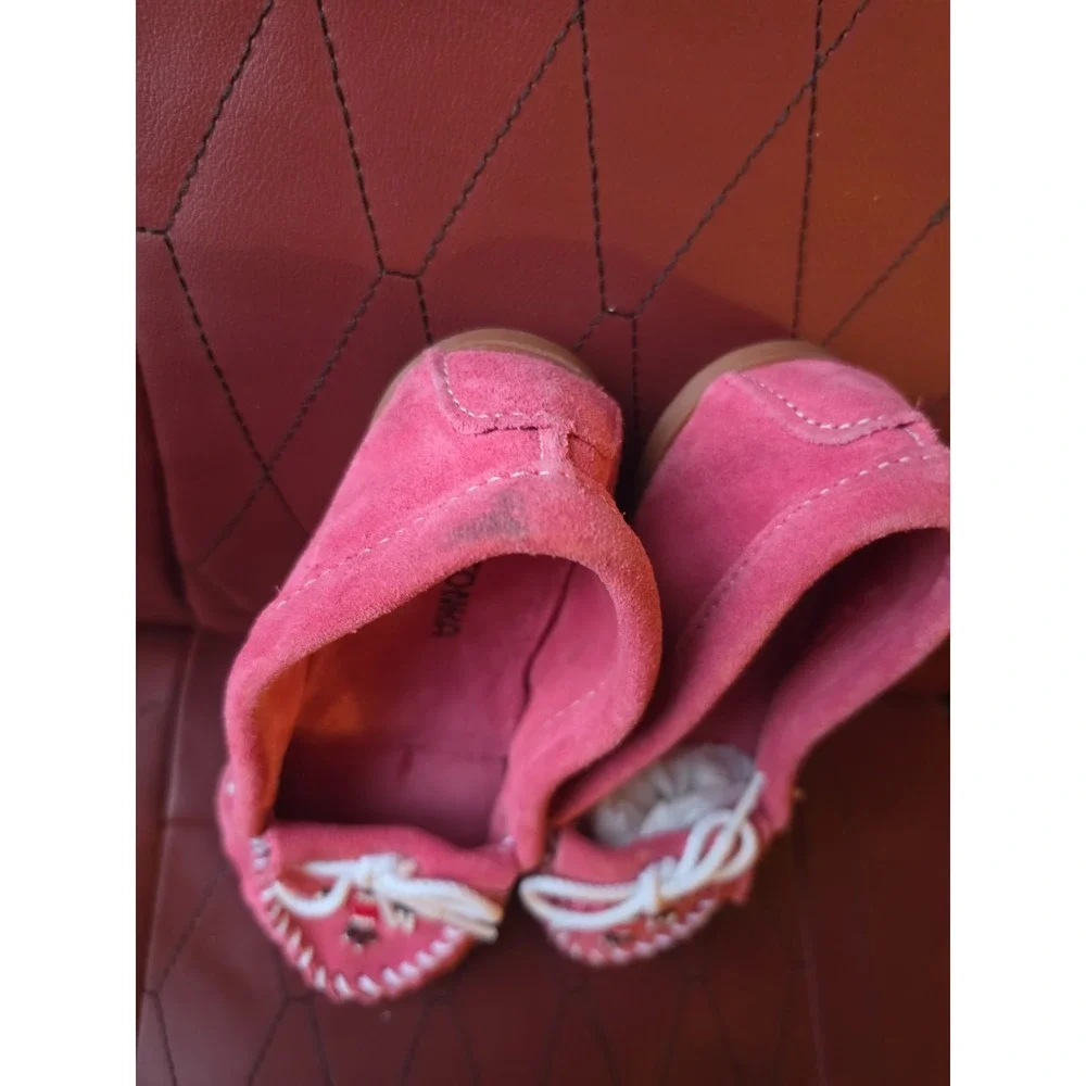 MINNETONKA  Thunderbird  Moccasins  Beaded/Fringe Girls 3  PINK